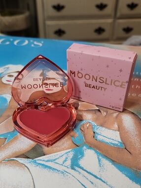 MOONSLICE BEAUTY HEART-SHAPED CREAM BLUSH- KISS ME